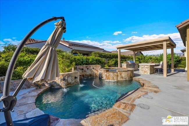 Building Photo - 81 Claret