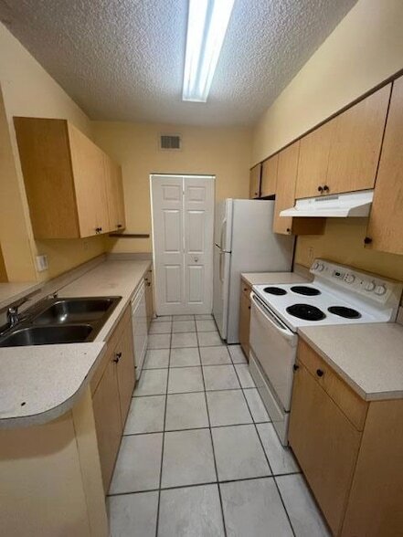 Building Photo - 10282 Fox Trail Rd S