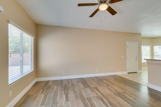 Building Photo - Spacious & Beautiful 3-Bedroom Home in Gat...