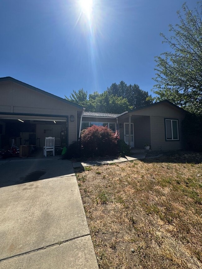 Primary Photo - 3-Bedroom Home for Rent