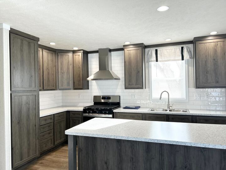 Building Photo - 29909 Flushing Dr