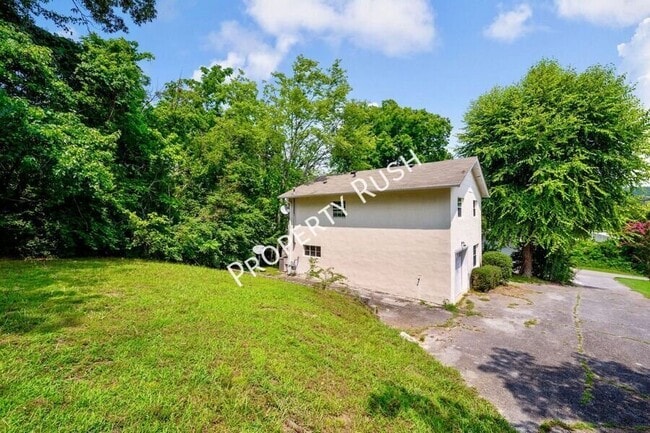 Building Photo - 424 Hedgewood Dr