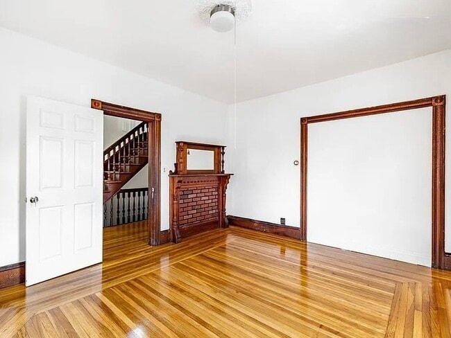 Building Photo - 61-61 Glenwood Rd