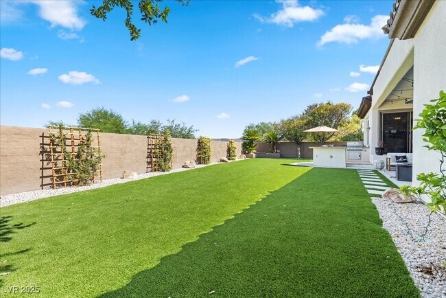 Building Photo - 8 Shade Valley Ln