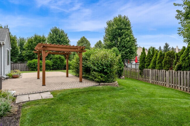 Building Photo - 1009 Birchwood Dr