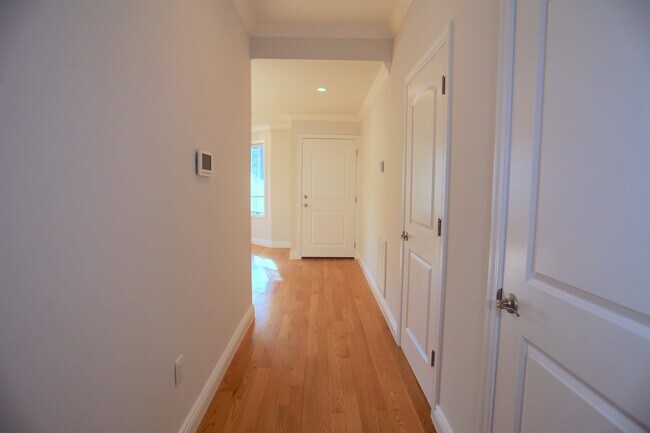 Building Photo - 106 Poplar St