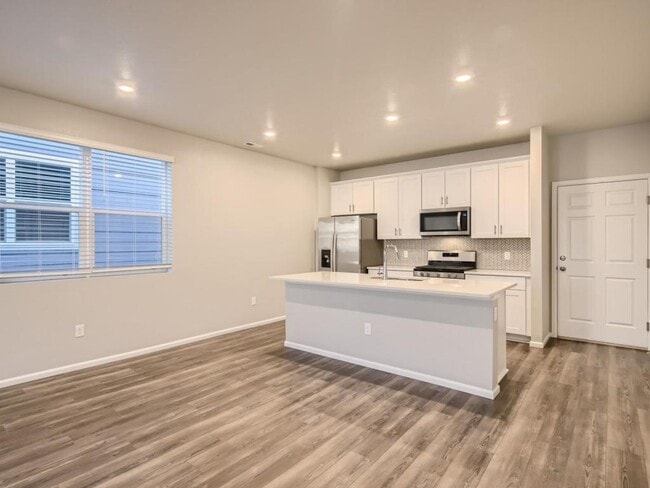 Building Photo - 12225 Creamery St