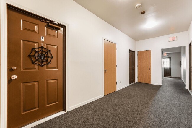 Building Photo - 822 Edgebrook Dr