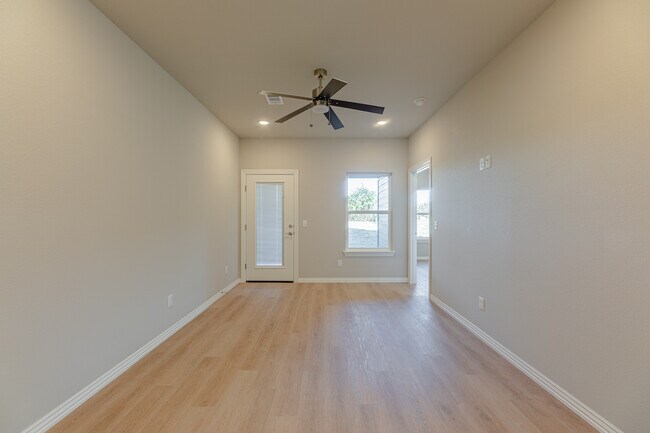 Building Photo - 1603 Casuarina Dr