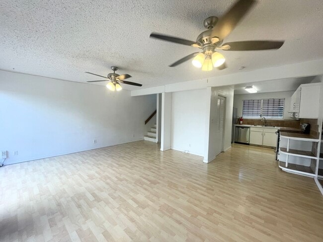 Building Photo - Beautiful 4 Bed 2 Bath in Makakilo with Large Backyard!