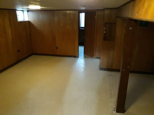 Building Photo - One level living *4Bed*2Bath Single Family Home. Available May 1!