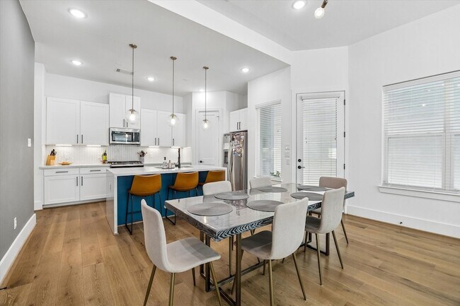 Building Photo - 9009 Wellspring Dr