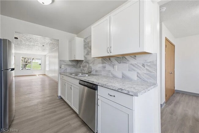 Building Photo - 127 Blackburn St