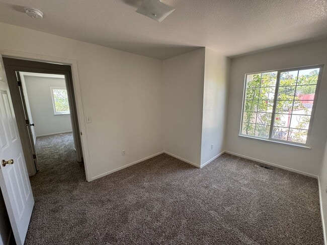 Building Photo - 5726 Dewberry Ct