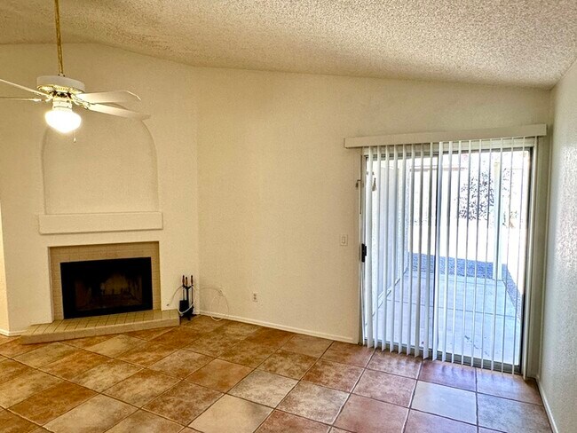 Building Photo - 2914 E Woodland Dr