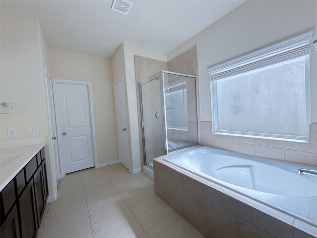 Building Photo - 6034 Prince Pl Dr