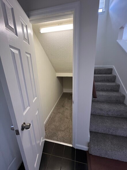 Building Photo - 1319 Stratton Place Dr