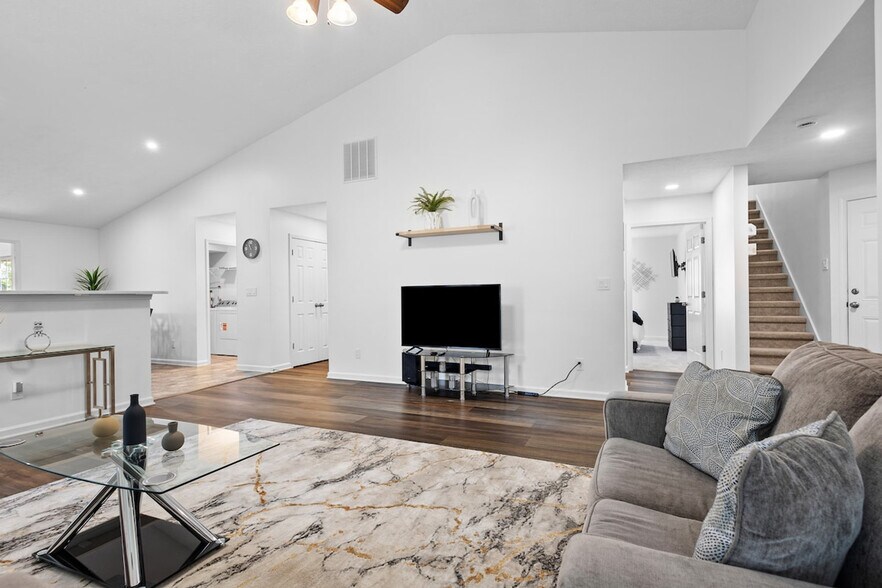 Building Photo - 13847 Catalina Dr