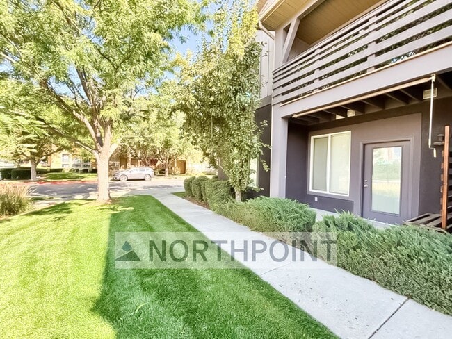 Building Photo - 2BR 1BA Townhome w/ In-Unit Laundry • Stainless Steel • Private Patio in South Jordan