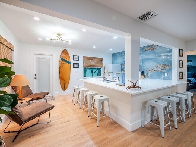 Building Photo - 418 N Palmway