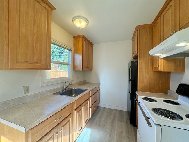 Building Photo - TENTATIVELY RENTED 2 Bedrooms 1 Bathroom C...