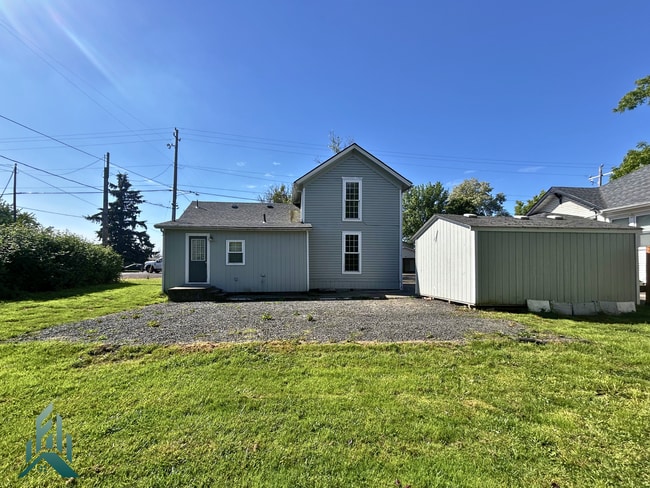 Building Photo - 3 bedroom, 1 bath cozy home