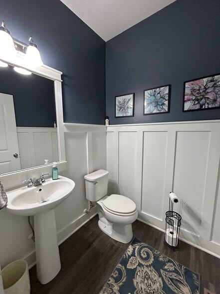 Building Photo - 221 Cloverhill Dr
