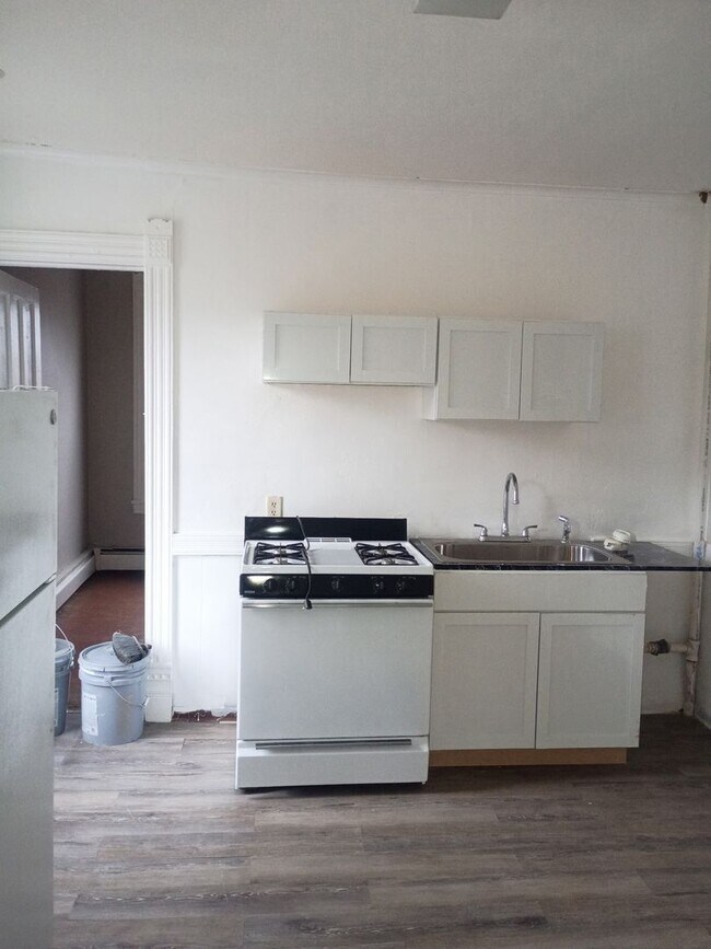 Building Photo - 501 Rowland St