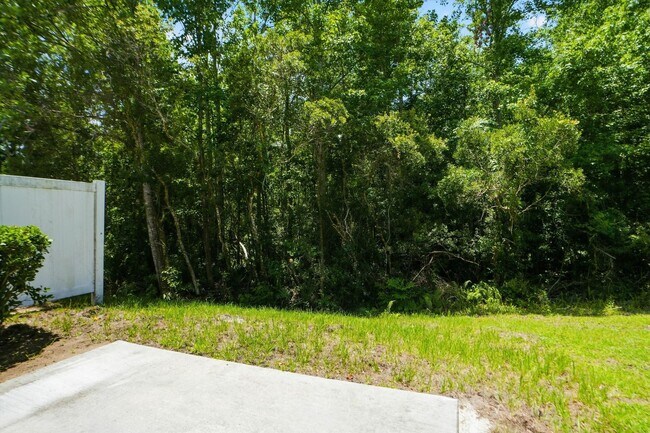 Building Photo - Beautiful TownHome