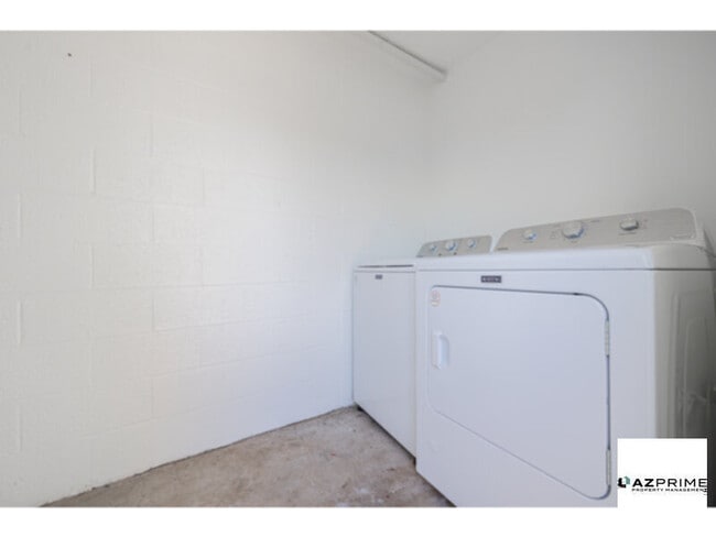 Building Photo - Beautifully Maintained 2/1 Phoenix Townhouse - Comfort, Charm &amp; Prime Location.