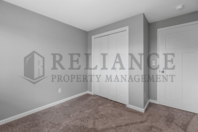Building Photo - 1558 N Aster Cir