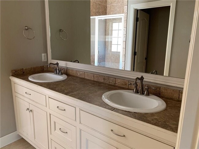 Building Photo - 3709 W Cherokee Rd