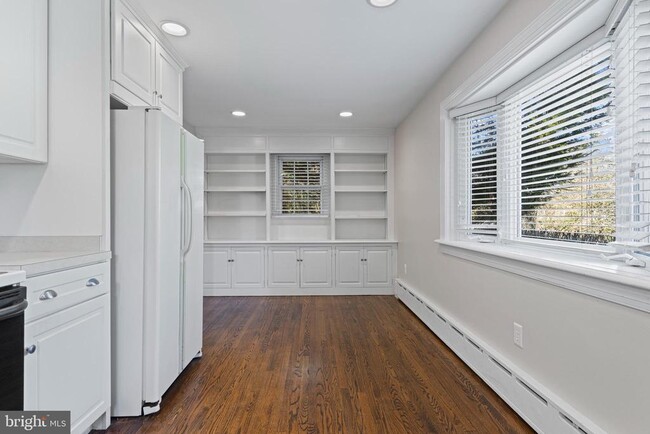 Building Photo - 1224 Lancaster Ave