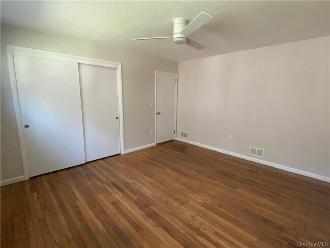 Building Photo - 18 Mountain Rd