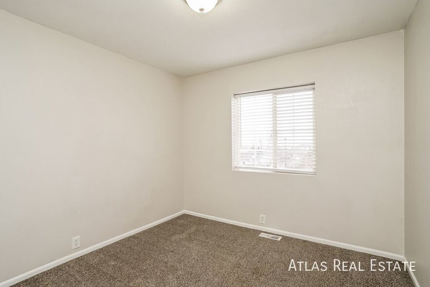 Building Photo - 6472 Sonny Blue Dr