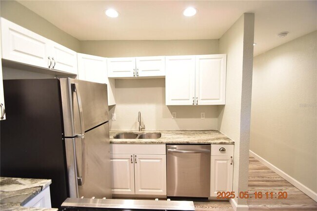 Building Photo - 419 Stremma Rd