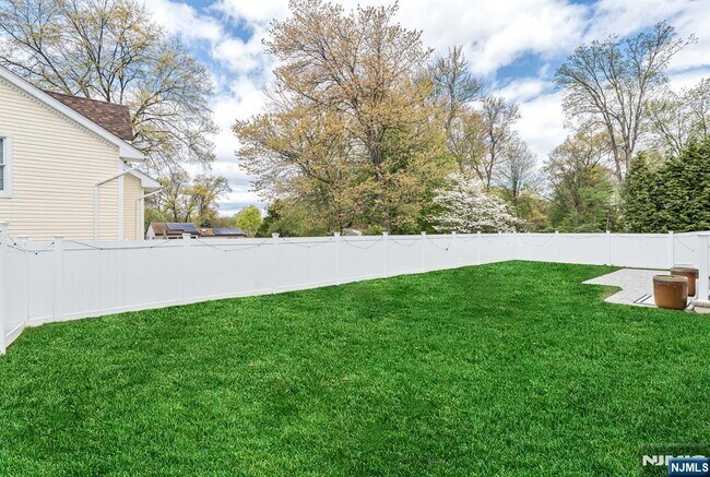 Building Photo - 765 6th Ave