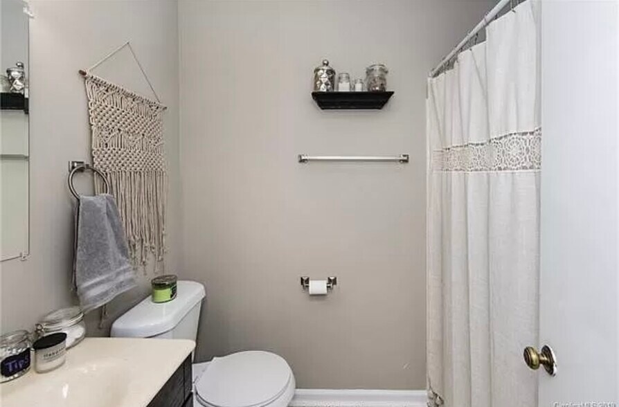 Building Photo - 6145 Meadow Rose Ln Apt K