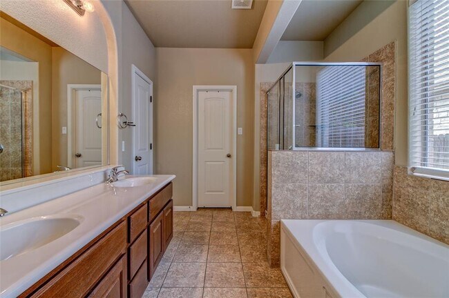 Building Photo - 11616 Cherisse Dr