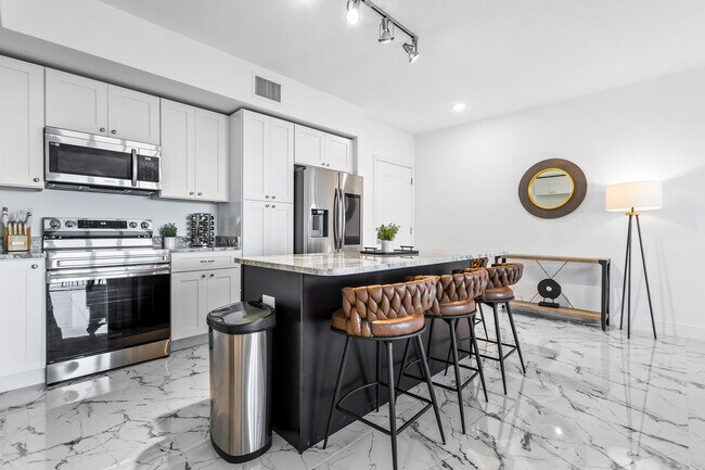 Building Photo - 605 Kemp St