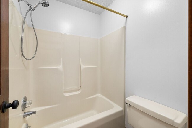 Building Photo - 501 Eysian Rd