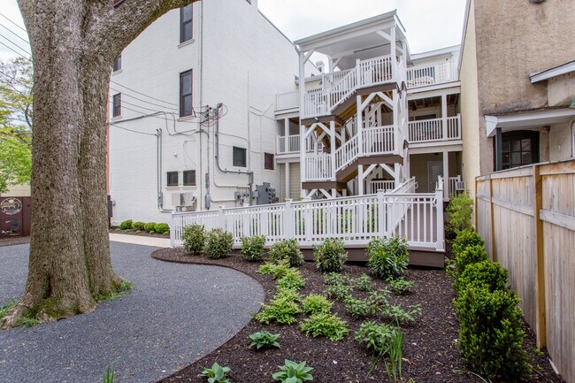 Building Photo - 41 Bridge St