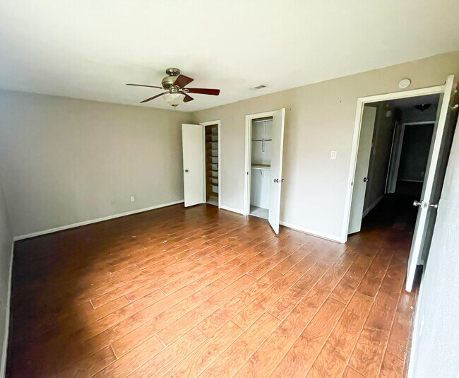 Building Photo - 19734 Lake Hollow Ln