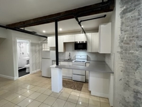 Building Photo - 147 Winthrop Rd