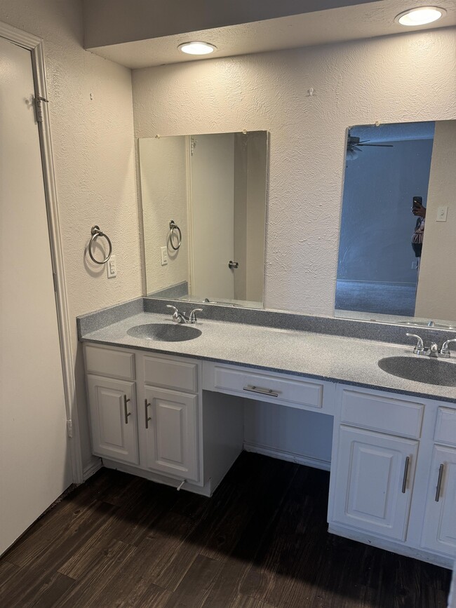 Building Photo - 5988 Westcreek Dr