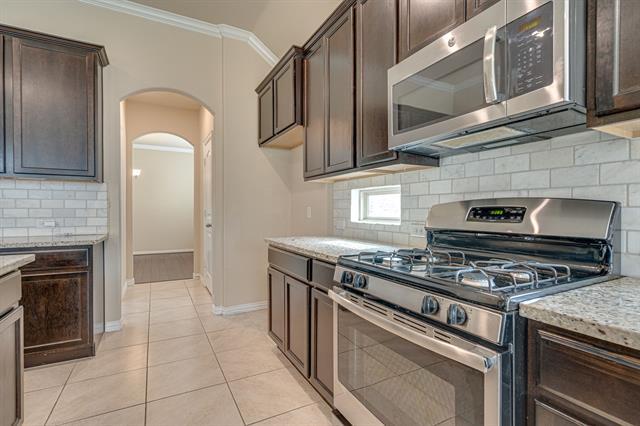 Building Photo - 4112 Hialeah Dr