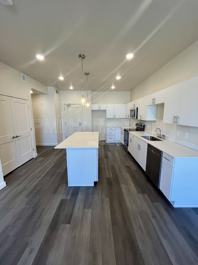 Building Photo - 155 E Ninth