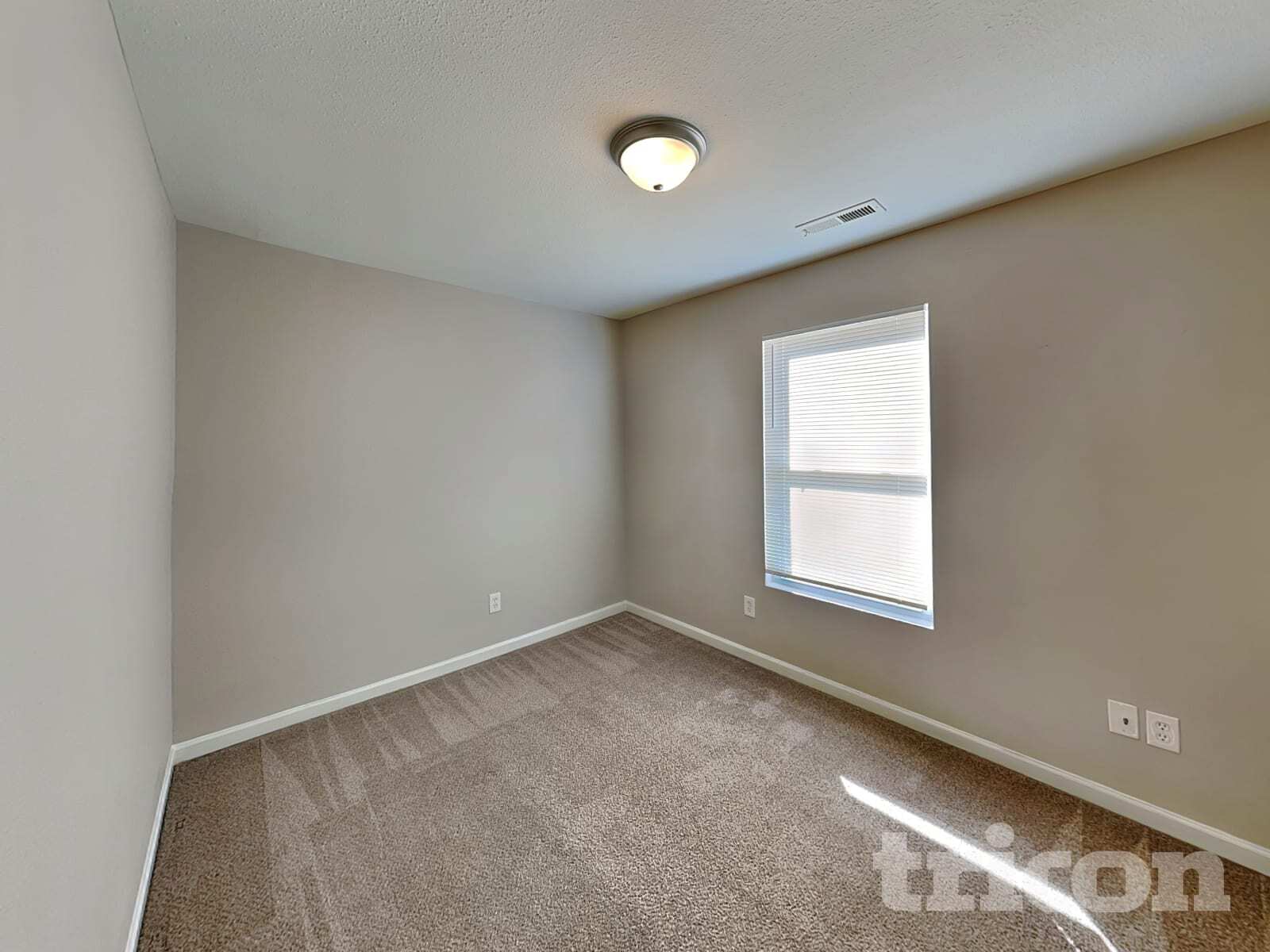 Building Photo - 908 Littleton Dr