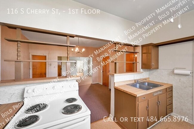 Building Photo - 116 S Cherry St