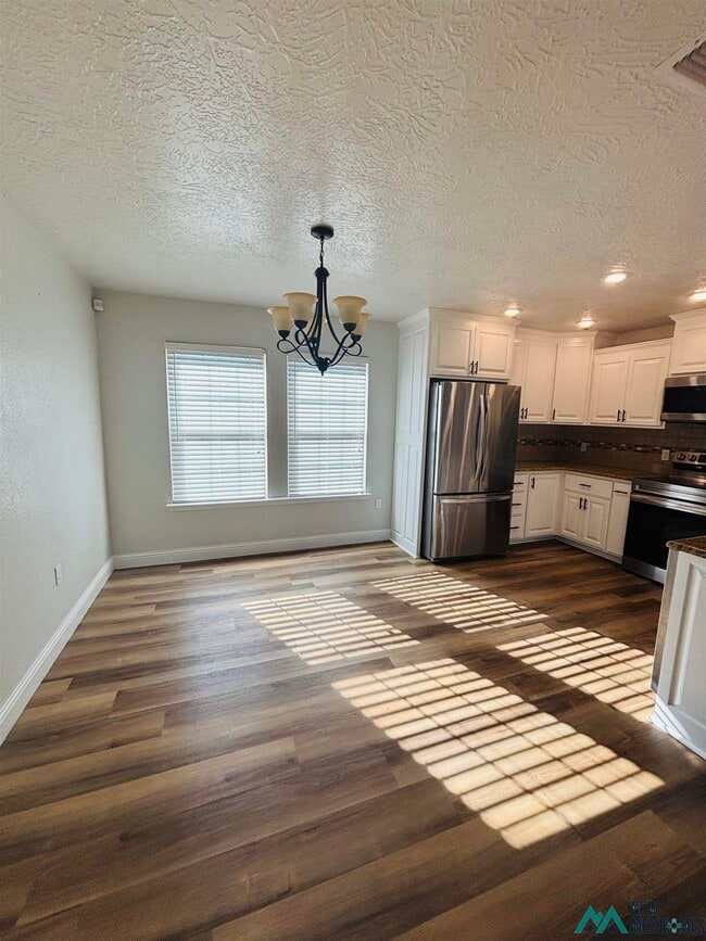 Building Photo - 517 Almond Tree Ln